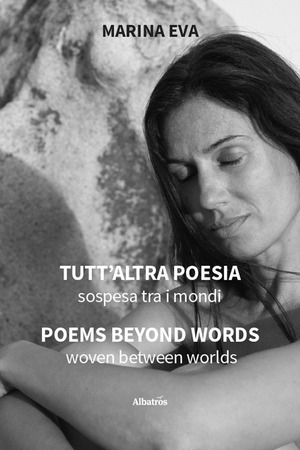 Tutt'altra poesia. Sospesa tra i mondi-Poems beyond words. Woven between worlds. Ediz. bilingue